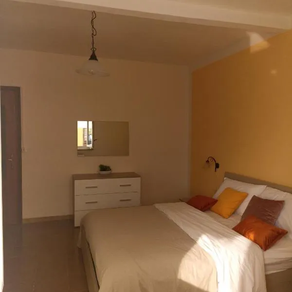 Isangarda Apartment, hotel v destinaci Candelo