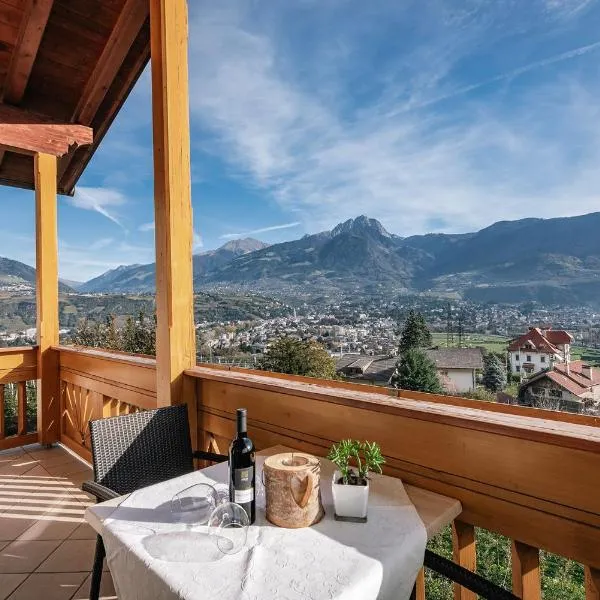 Landhaus Hotel Kristall, hotel v destinaci Marlengo