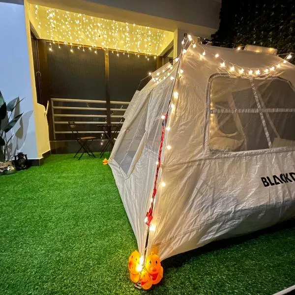 Camp in Style with Indoor Balcony Adventures at Genting, hótel í Tanah Tinggi Genting