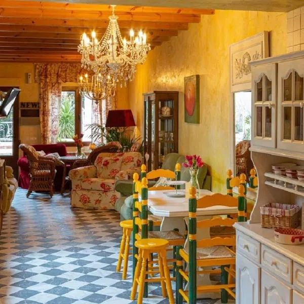 Beautiful Alamedas - Una Casa Rural con una Historia Única, hotel Castronuñóban