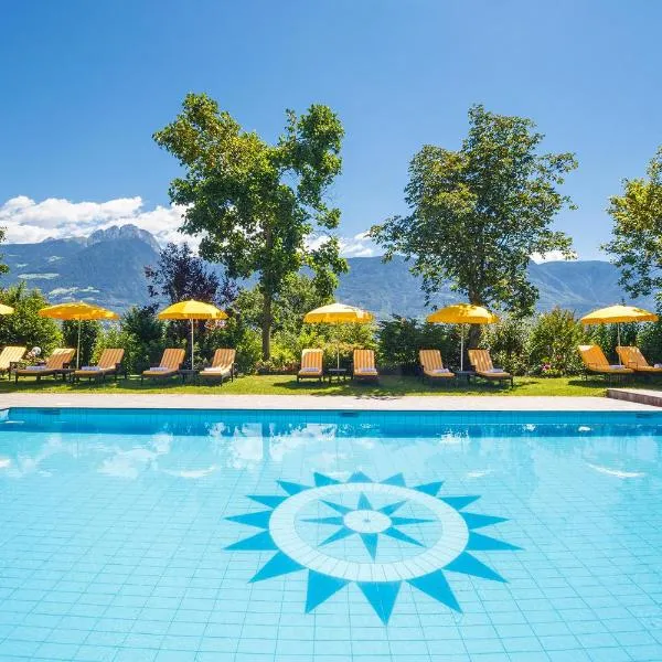 Landhaus Hotel Kristall, hotel in Marlengo