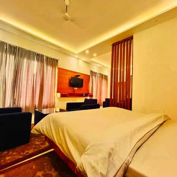 Hotel On The Top Rated & Awarded Property, hotel in Mussoorie