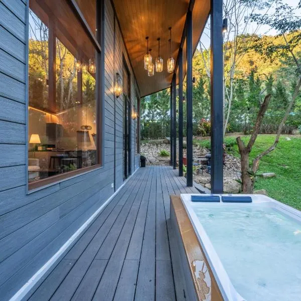 The Lai Tiny House - Villa at Mae Kampong, hotel in Chiang Mai
