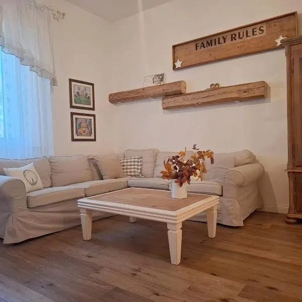 C'era una casa, hotel v destinaci Guasticce