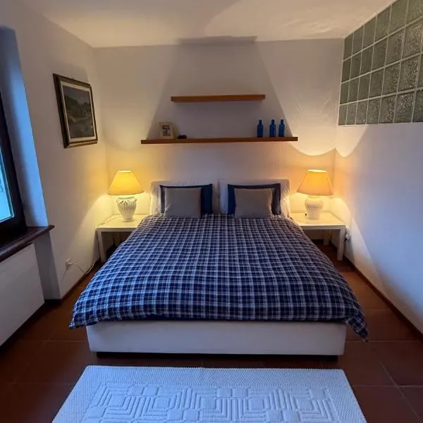 2 bedroom apt near Como lake, hotel v destinaci Morbio Inferiore