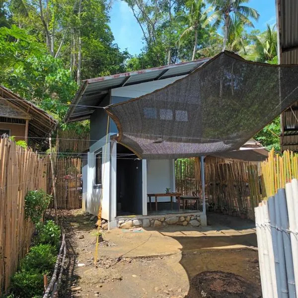 Tupi's Beachfront Minihouse, hotel v destinaci Bacungan