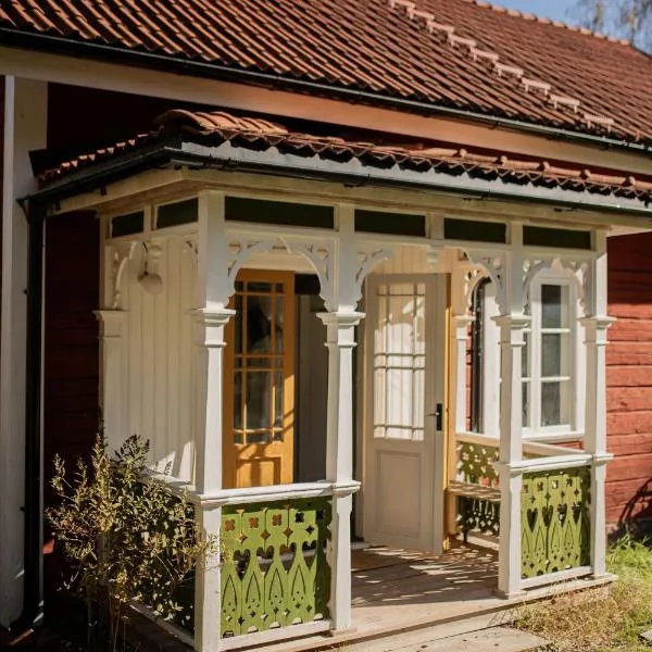 LeafCottage B&B and Sauna, 25 min from Romme Alpine, hótel í Smedjebacken