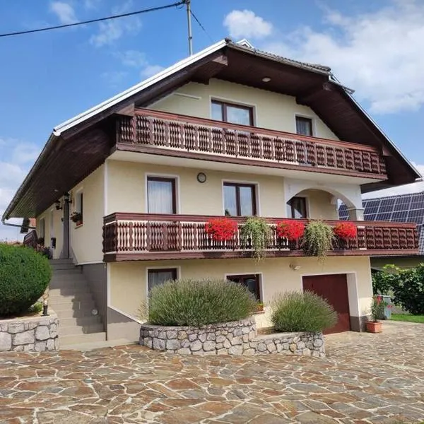 Spacious Countryside Flat - 25 minutes from Ljubljana, hotel en Grosuplje