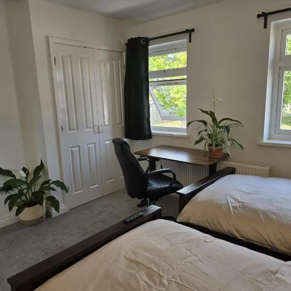 Heathrow, Hounslow, Beautiful Modern Home, hotel v destinaci Cranford