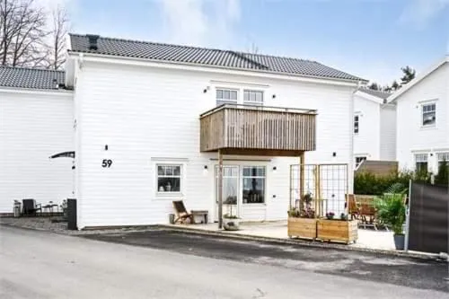 Solbacken 59, hotel in Landvetter