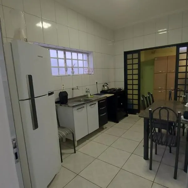 Casa térrea no centro ideal para famílias e trabalho、モジ・ダス・クルーゼスのホテル