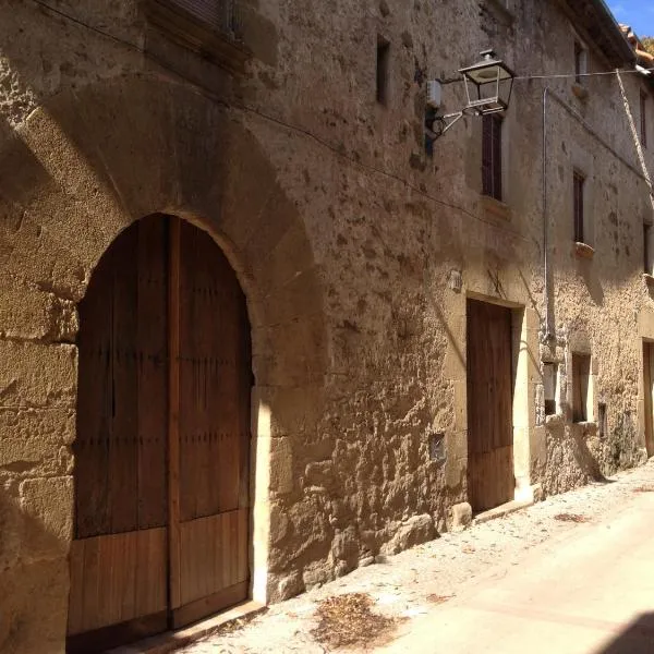 Ca La Remei i Can Benet, hotell i Els Hostalets d'en Bas