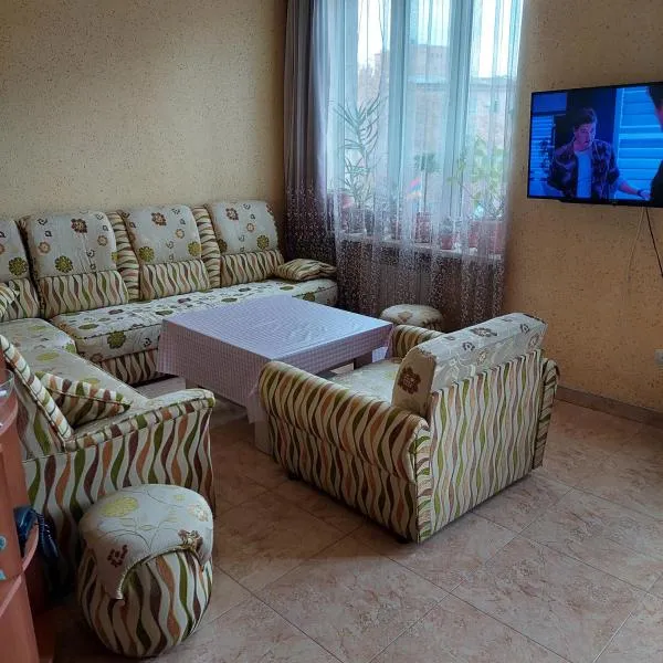Apartment Yerevan Komitas Metro Druzhba, hotel in Yerevan