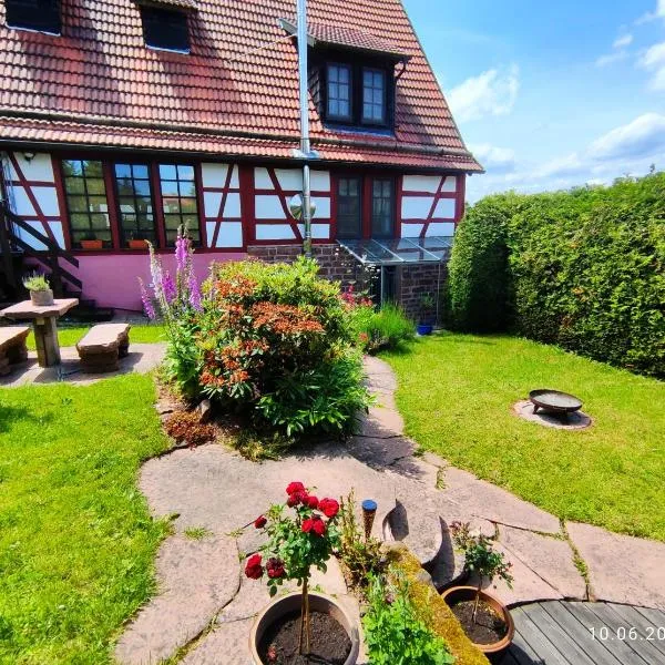Ferienhaus Marré - mit Grill, Feuerstelle und Gartensauna, hotel v destinaci Waldbrunn