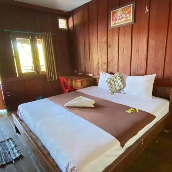 souksanh River Bungalow, hotel v destinaci Muang Không
