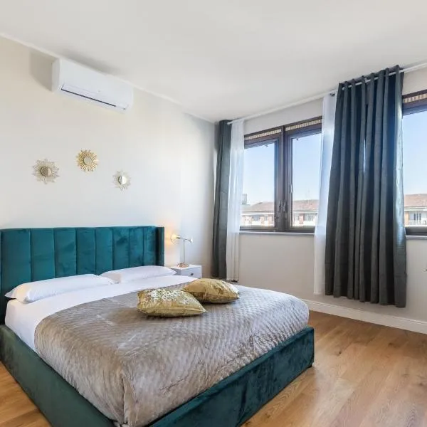 Moderno Attico con Vista Panoramica e Piscina, hotel a Torí