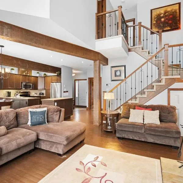 Townhouse On The Golf La Bte -10min To Tremblant, hotell i Mont-Tremblant