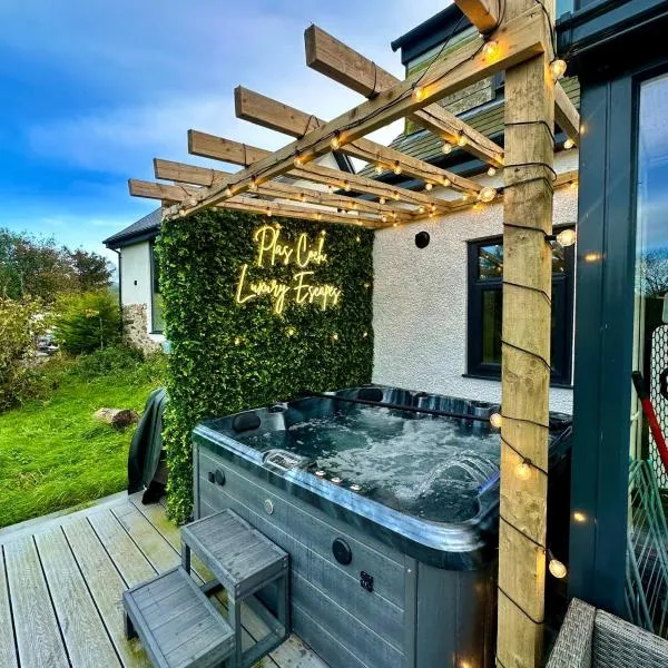 Plas Coch, Snowdon Views with Large Garden, hotel in Caernarfon