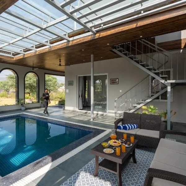 ELIVAAS Jamun Farm 2BHK with Pool, hotel i Jaipur