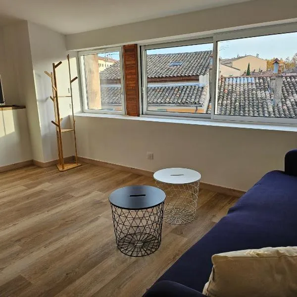 Sur les toits – hotel w mieście Draguignan