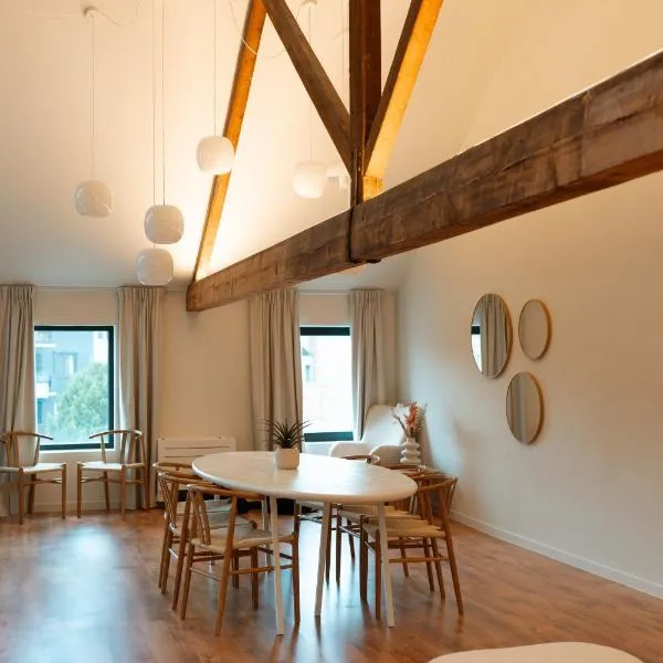 Spacious, newly renovated loft - 107m2, hotel v destinaci Sint-Niklaas