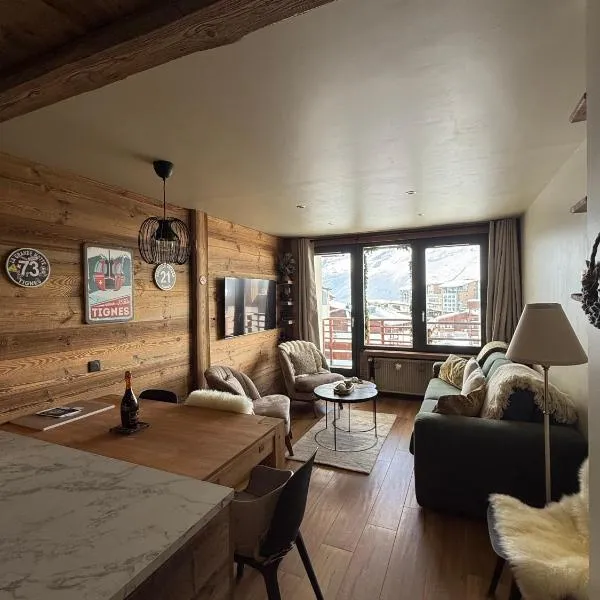 MyHome - L'Absinthe Bleue - Appartement 4-6 personnes neuf 4 étoiles - balcon sud- ski aux pieds - Tignes Val Claret, hotel in Tignes