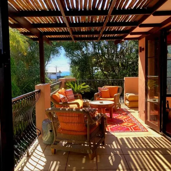 San Marco Luxury Tuscan Beachside Villa, hotel in Whangamata