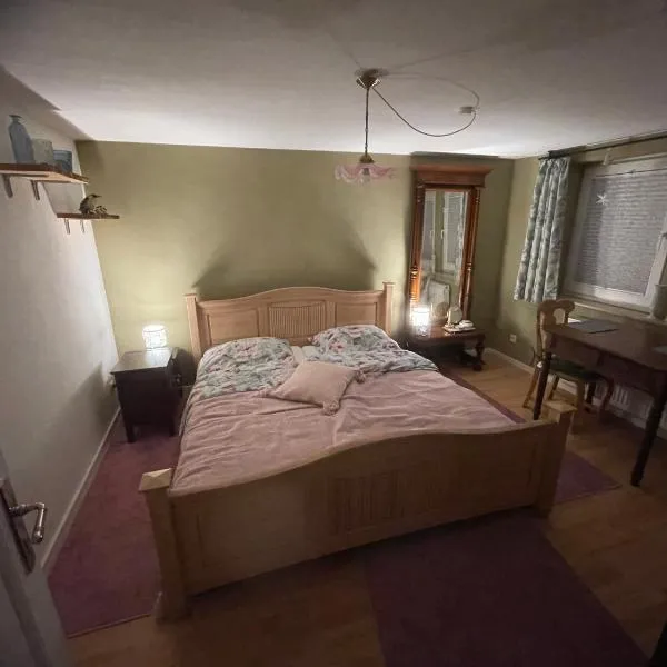 Zimmer Emmer, ein Zimmer in FeWo mit zwei Zimmern, hotel in Schieder-Schwalenberg