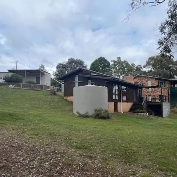 Currawong Cottage, hotel in Anglers Reach