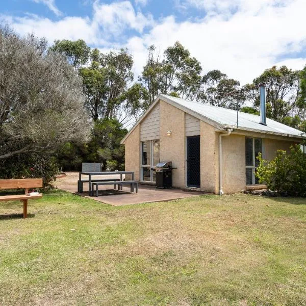 Bells Beach Cottages - Pet friendly cottage with wood heater, hotel v destinaci Torquay