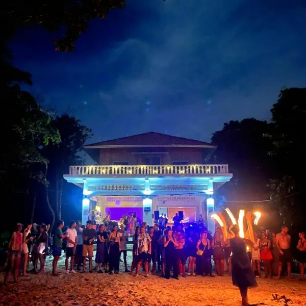 Lovesick Hostel & Bar Mpai Bay, hotel v destinaci Koh Rong Sanloem