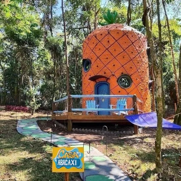 Casa Abacaxi, Vila Mágica, hotel in Bueno Brandão