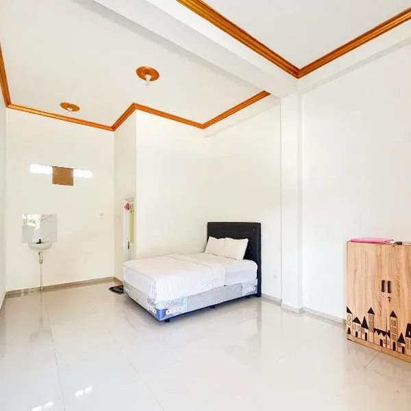 Elma Guesthouse YIA KulonProgo Yogyakarta Mitra RedDoorz, hótel í Yogyakarta