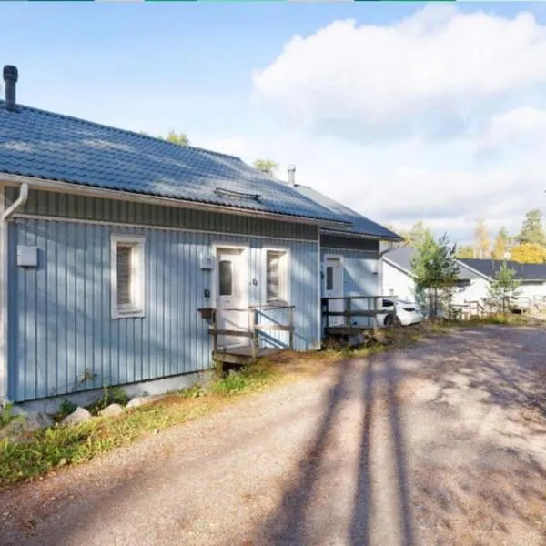 Huvila saunalla ja paljulla Korpilammen rannalla, hotel v destinaci Espoo