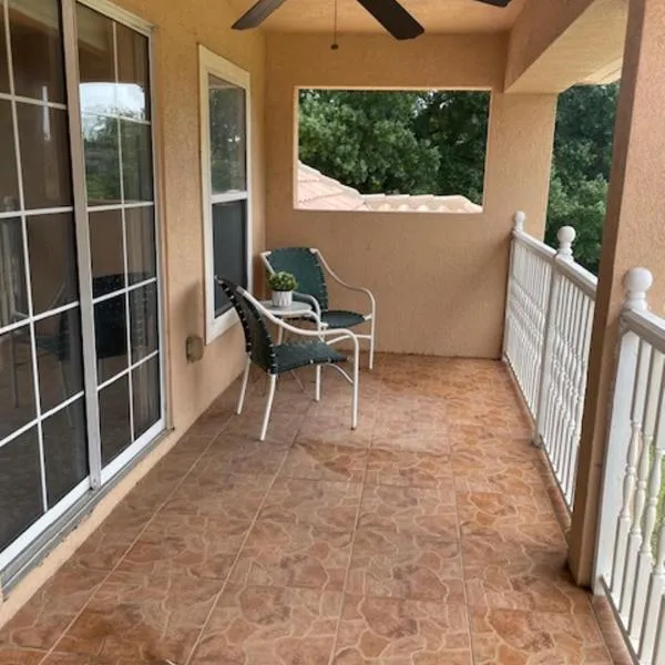 Quiet Lakeview Home in Wesley Chapel, hotel in Wesley Chapel