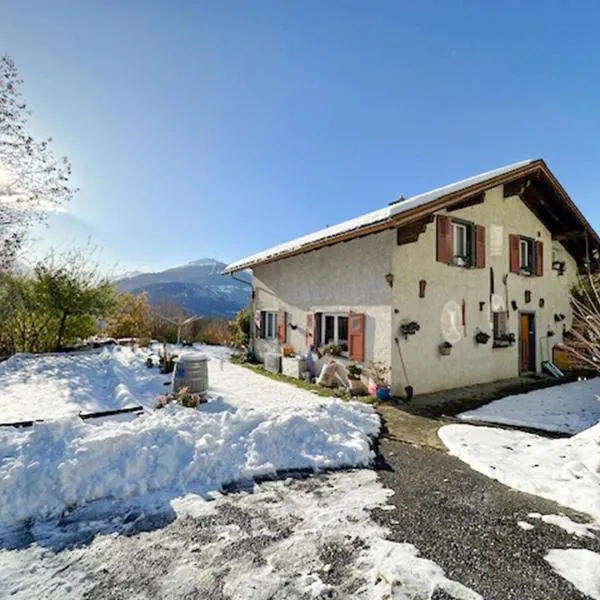Sunny Lily facing the swiss Alps - Crans Montana, hotel en Mollens