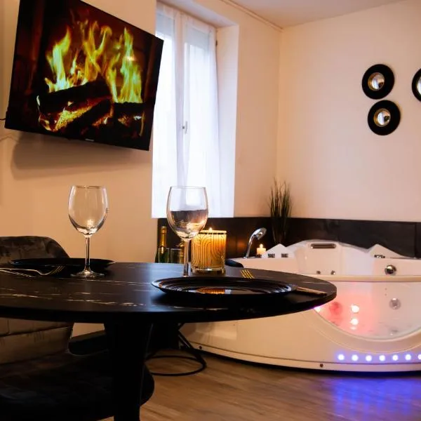 Suite Romantique Jacuzzi, hotel v destinaci Moulins