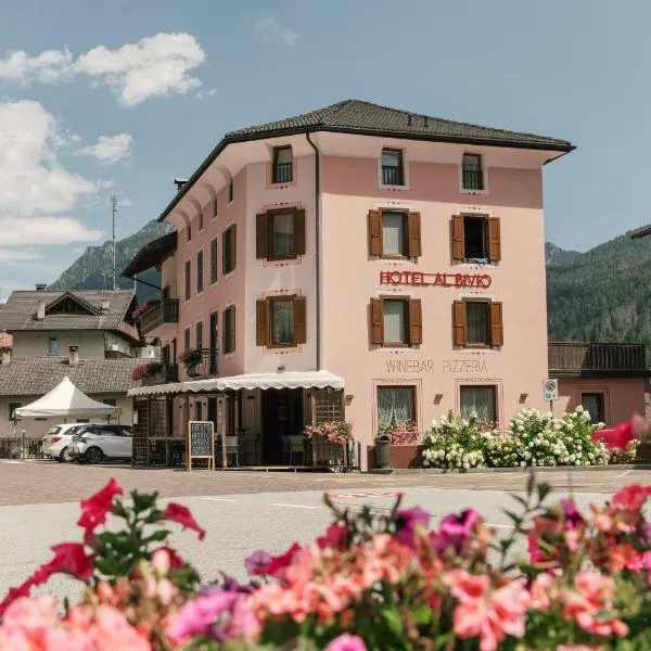 Hotel Al Bivio - Pizzeria, Pool & Sauna – hotel w mieście Imer