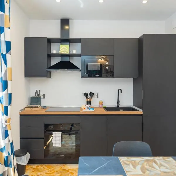 "Maiori" Cozy 3 Bedroom, 3 Bathroom House in the Heart of Maiori, hotel in Maiori
