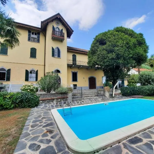 Villa Santa Chiara Lesa - appartamento vista lago con piscina, hotel u gradu Leza
