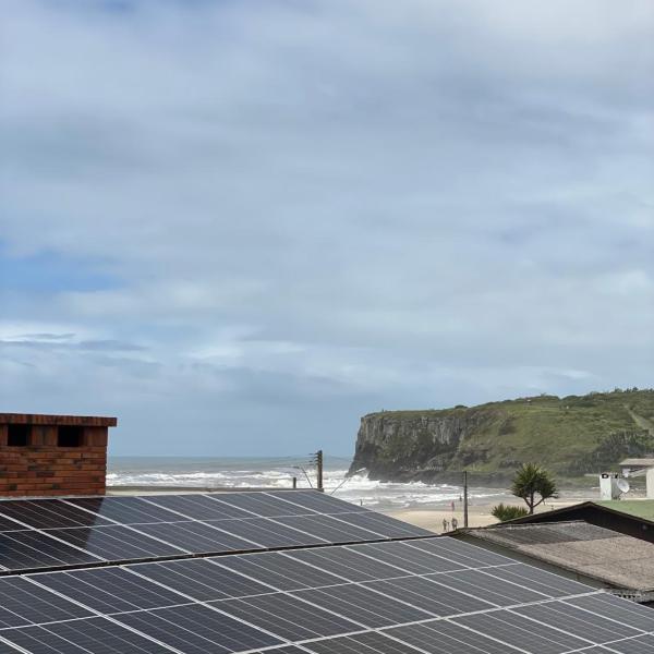 Ótimo apto 50m da areia 2Q 2 banheiros churrasqueira c vista mar 205
