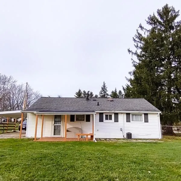 Entire House in Twinsburg, hotel v mestu Twinsburg