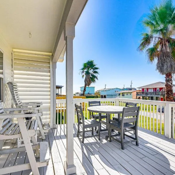 Modern Coastal Farmhouse: Walk to Surfside Beach!, hotel i Surfside Beach