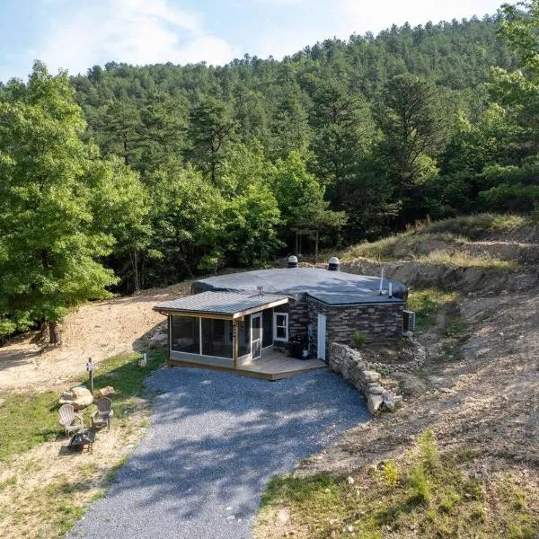 Adults Only - Secluded Mountainside Dome Retreat, Hotel in Stanley