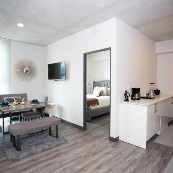 Gold Rabbit at 26, City Views and Wonderland Vibes!, hotel in Hatillo