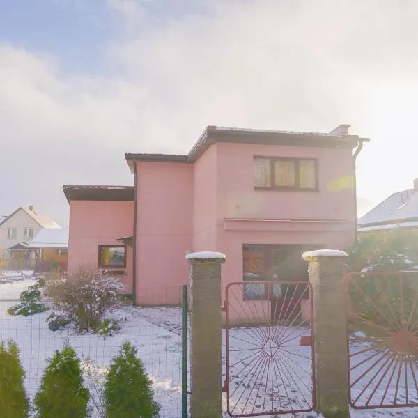 Getaway house near Arboretum Botanical Garden, hotel v destinaci Ogre