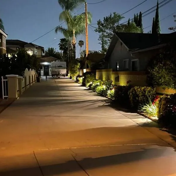 Elegant private studio with private entrance, hotel in San Gabriel