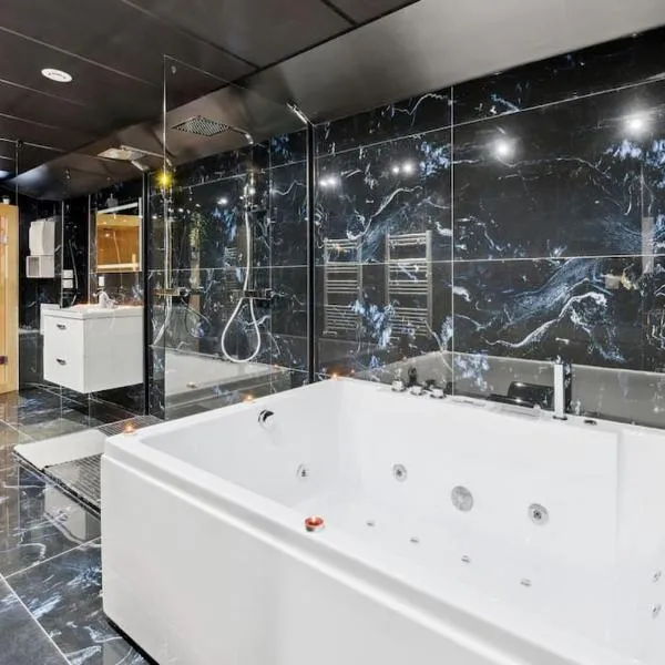 Love Room - Suite avec jacuzzi et sauna privatif, hotel v destinácii Corbeil-Essonnes