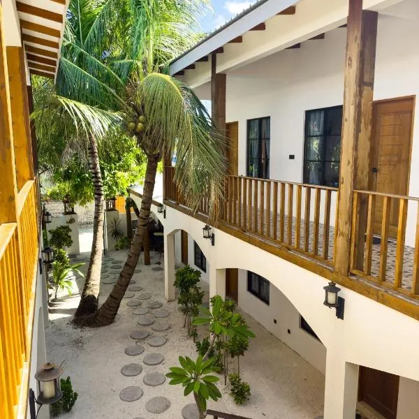 Ahiva Village, ξενοδοχείο σε Fulhadhoo