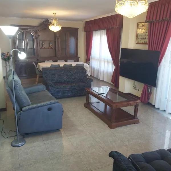 casa bembrive planta 1, hotel en Vigo
